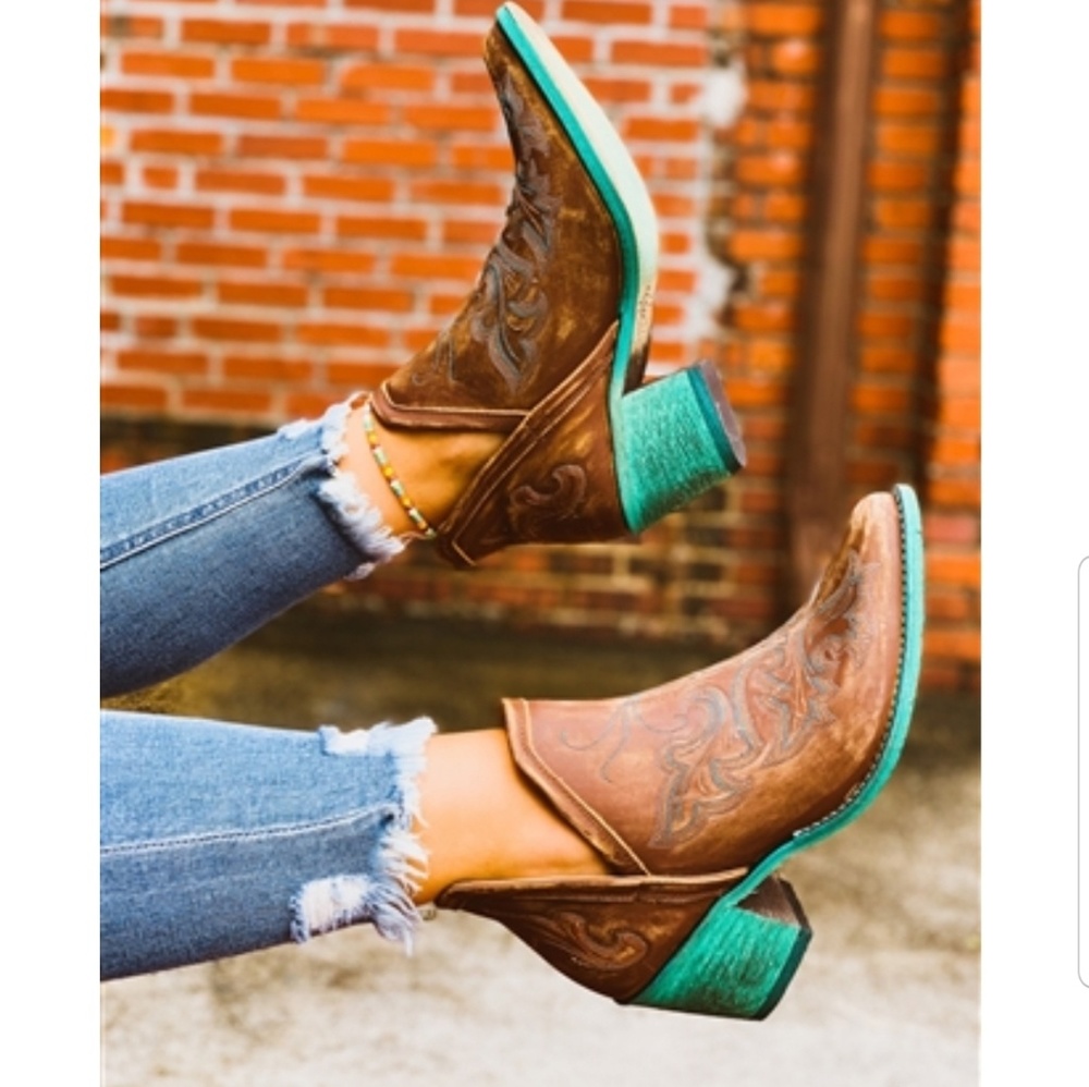 Liz Cognac Embroidered Dream by Circle G by Corral